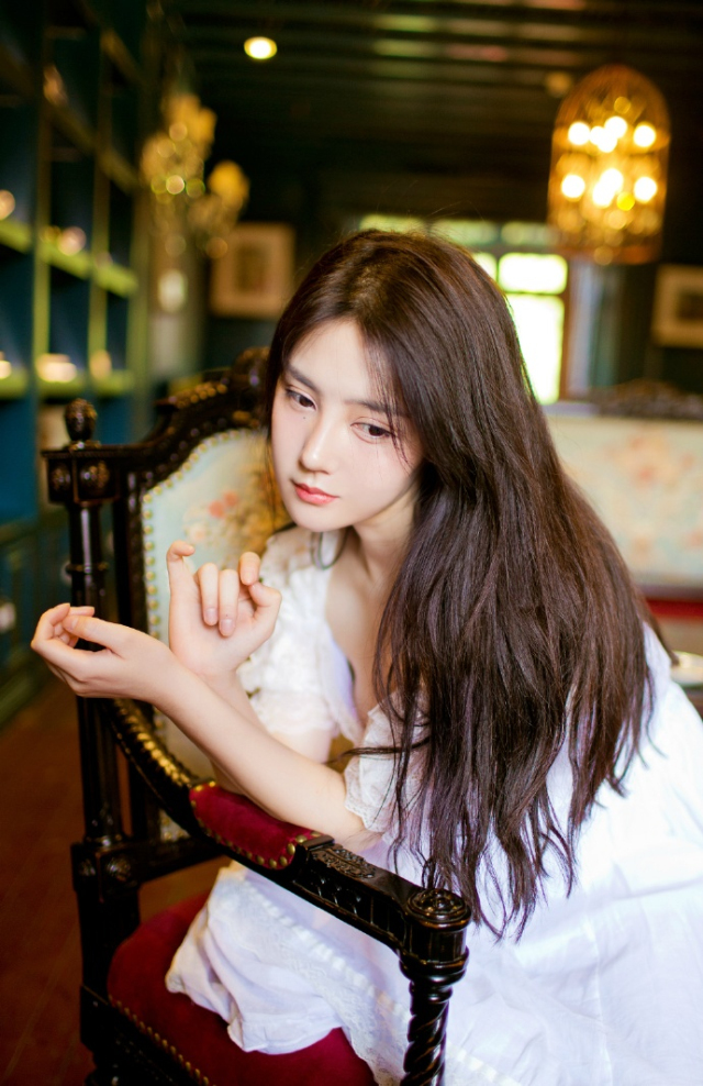 雨还在下，预想中的江东兵马并没有出现，直到天上的乌云逐渐淡去的时候，伏德松口气的同时，也有种难言的失落，这代表着这种担惊受怕，走钢丝一般的日子还要继续。